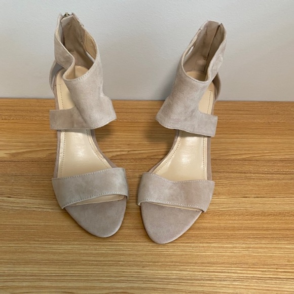 BCBGeneration Powder Nude Suede Mavel-X Open-Toe Shoes Size 9M - Picture 1 of 5